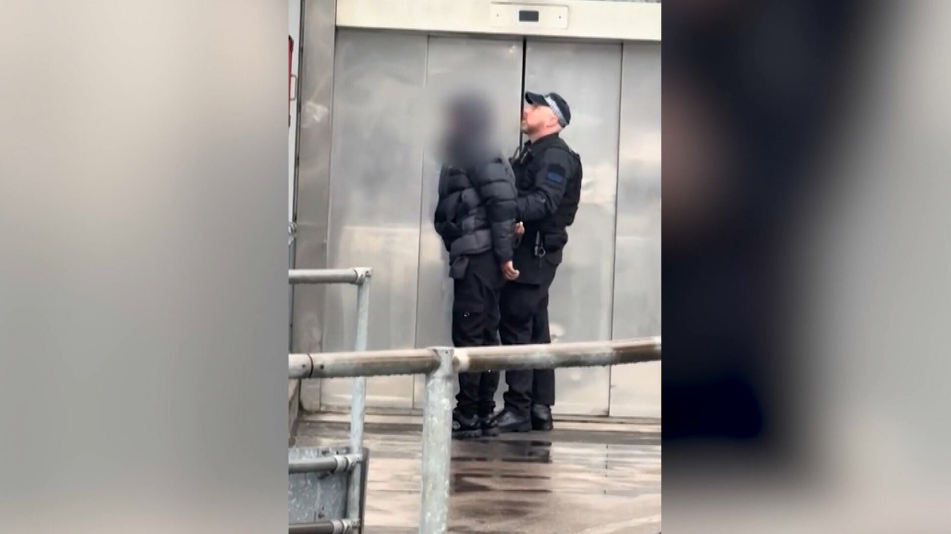 Homem é preso ao disparar spray de pimenta em aeroporto