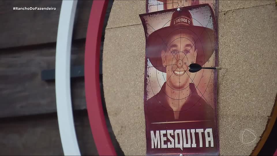 Peões no Rancho escolhem seus alvos para acertar no tiro ao alvo | A Fazenda 17
