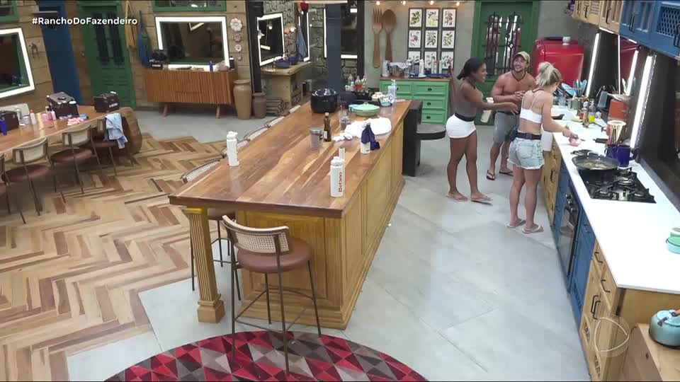 ‘Você está desesperado’, afirmam Carol e Saory para Mesquita | A Fazenda 17