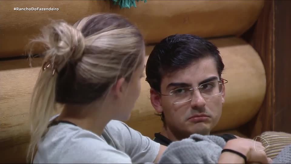 Dudu e Saory têm DR na madrugada e dormem separados | A Fazenda 17