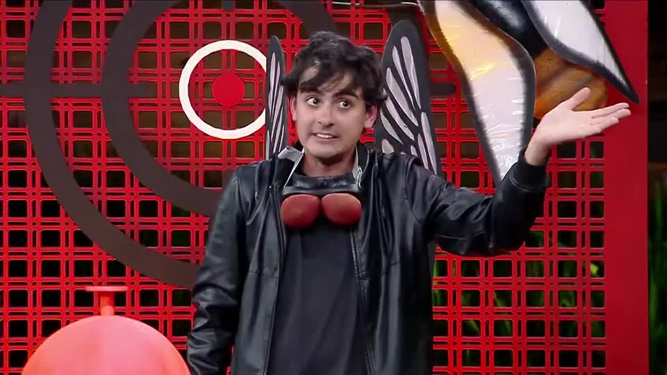 Dudu e Kathy entram em colisão após dançarina apontá-lo como traidor | A Fazenda 17