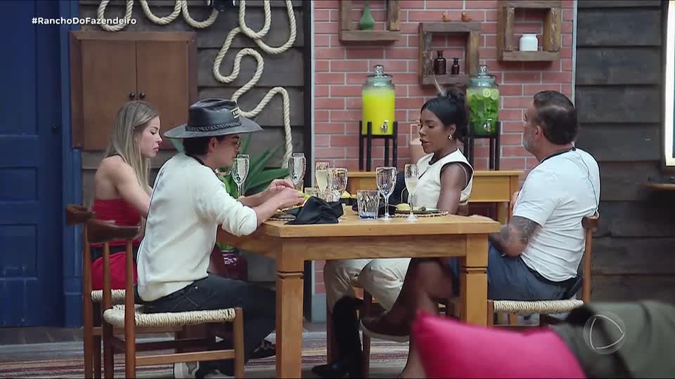 Falta de posicionamento de Kathy é tema de discussão entre os participantes | A Fazenda 17