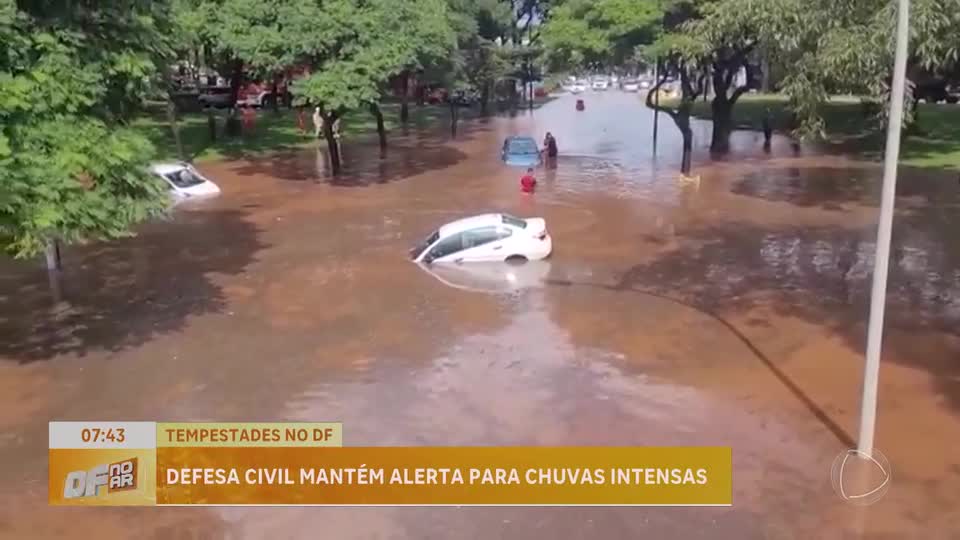 DF entra em alerta laranja após novas cenas de alagamento e prejuízos durante tempestades