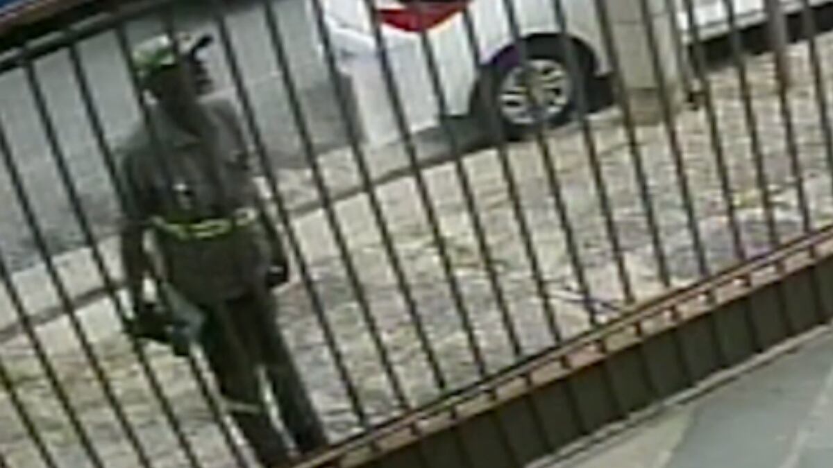 Ladrão usa uniforme para cometer crimes e deixa moradores em alerta em Belo Horizonte