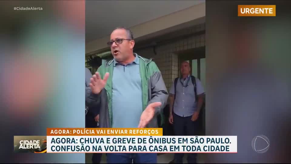 Funcionário diz que greve de ônibus vai se estender caso o pagamento não seja regularizado