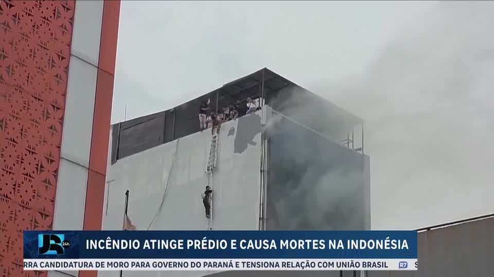 Incêndio atinge prédio na Indonésia e deixa 20 mortos
