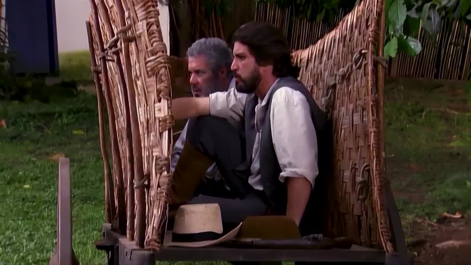 Raimundo e Martinho se preparam para atacar Isaura | A Escrava Isaura