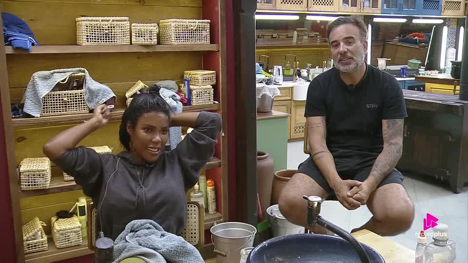 Carol critica peões que prometeram dividir prêmio do reality | A Fazenda 17