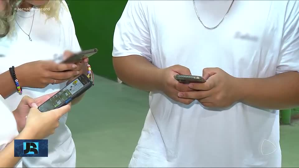 Estudo revela redução significativa no uso de celulares em salas de aula de São Paulo