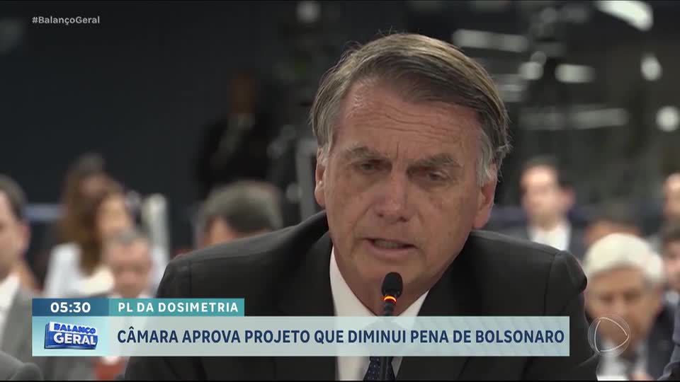 Câmara aprova projeto que reduz pena de Bolsonaro