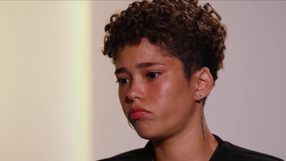 Exclusivo: Cabrini entrevista jovem que teve a mãe morta e foi criada por líder de seita canibal