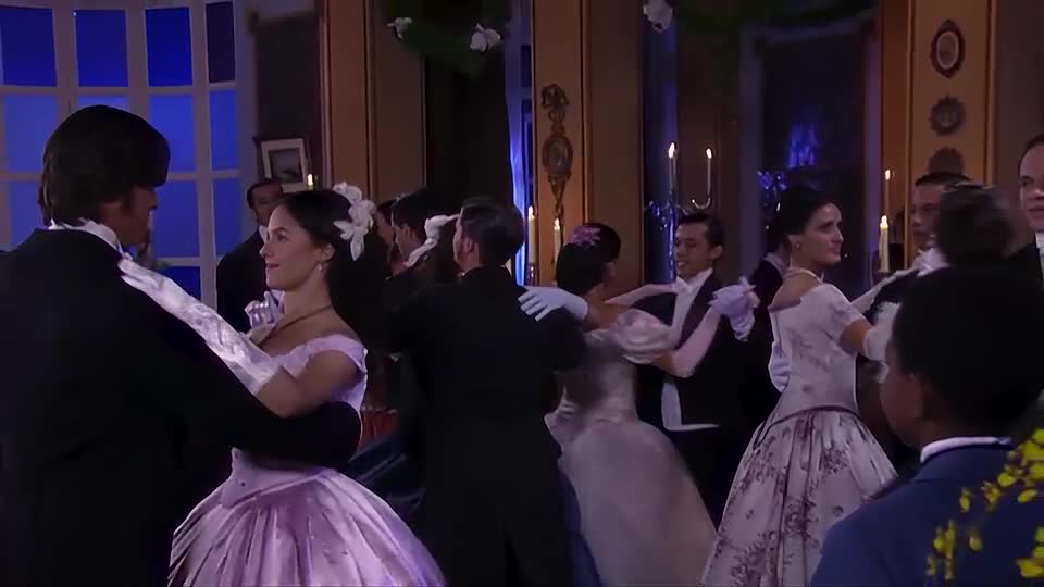 Isaura é reconhecida no baile | A Escrava Isaura