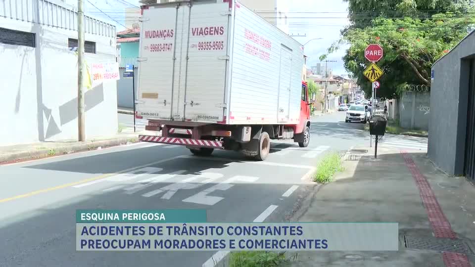 Acidentes frequentes em cruzamento de ruas preocupam moradores de Contagem (MG)