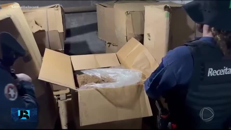 Fábrica clandestina de cigarros é interditada em área rural do RS