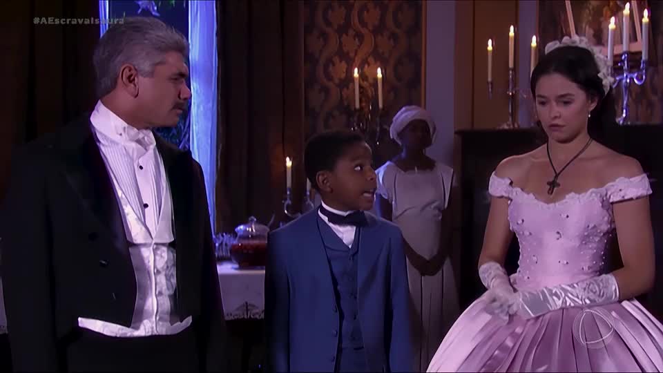 Raimundo e Martinho vão ao baile de Álvaro para capturar Isaura | A Escrava Isaura