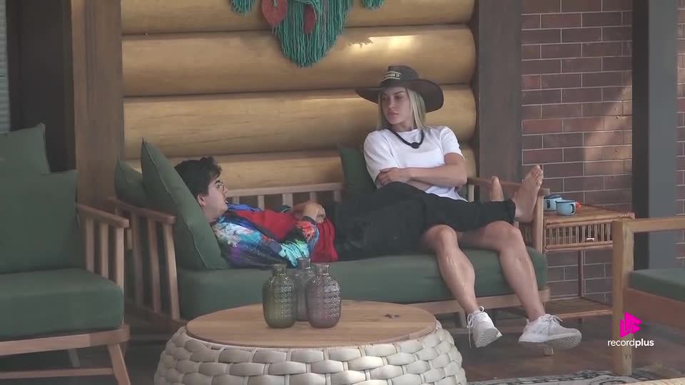 Saory questiona qual o maior ranço de Dudu, mas peão desconversa: 'Todos são iguais' | A Fazenda 17