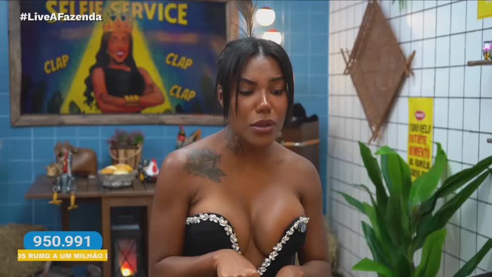 'Eu colei no Dudu e na Saory por estar triste', diz Carol | Live do Eliminado