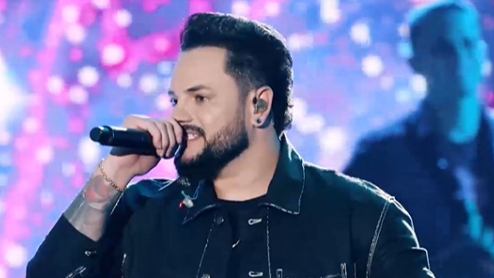 Diego e Victor Hugo conquistam posição de música mais tocada em 2025 com 'Tubarões'