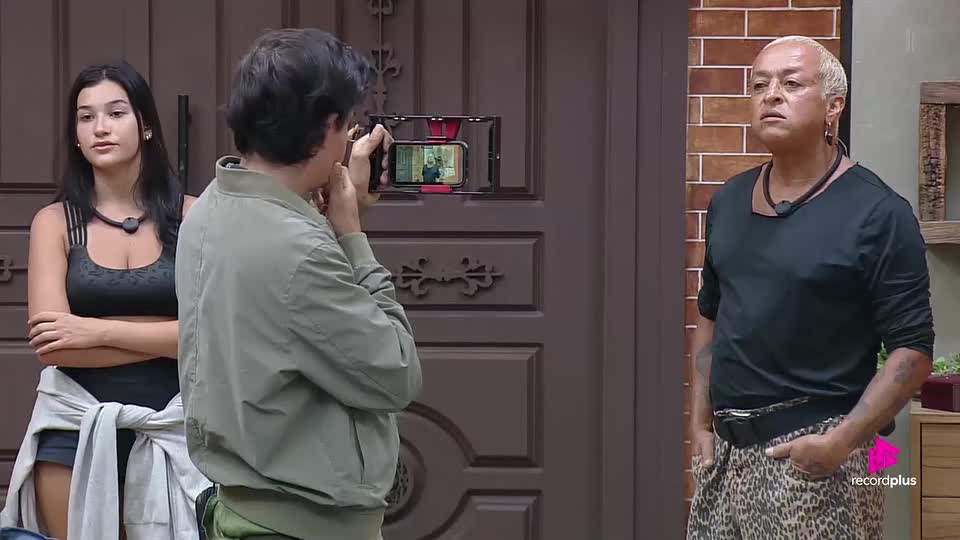 Duda lidera 'revolta' e delega trato das aves para Saory: 'Não tem mais Fazendeiro' | A Fazenda 17