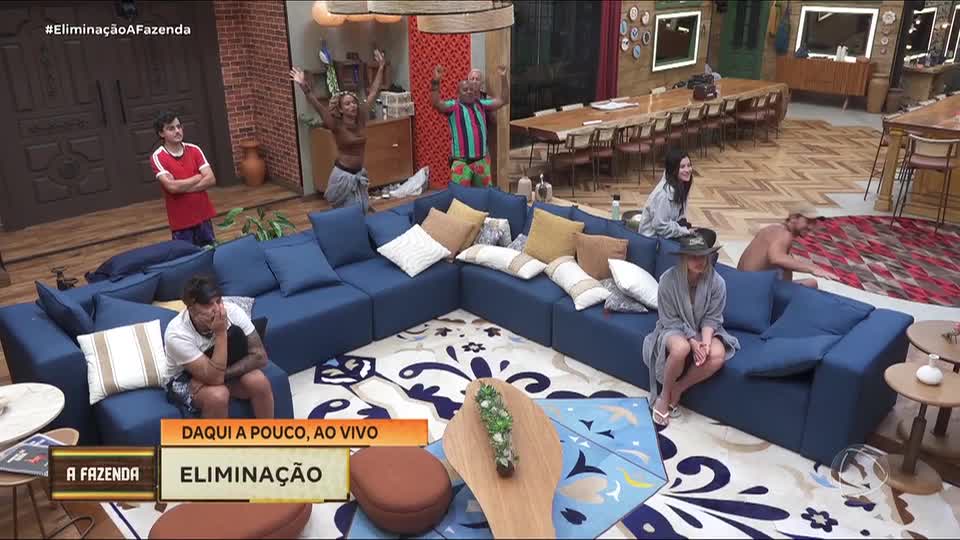 Saory lê anúncio do fim da Baia desta temporada | A Fazenda 17