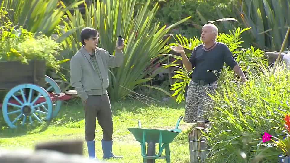 Dudu ironiza aproximação de Duda e Walério, e estilista faz provocações sobre Saory | A Fazenda 17