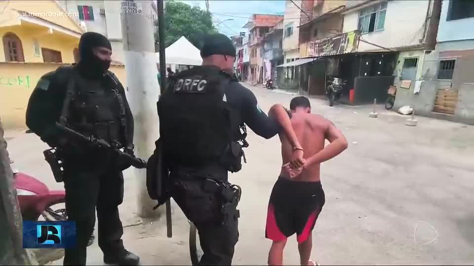 RJ: 15 pessoas são presas em diferentes partes da zona norte por suspeita de envolvimento com o CV