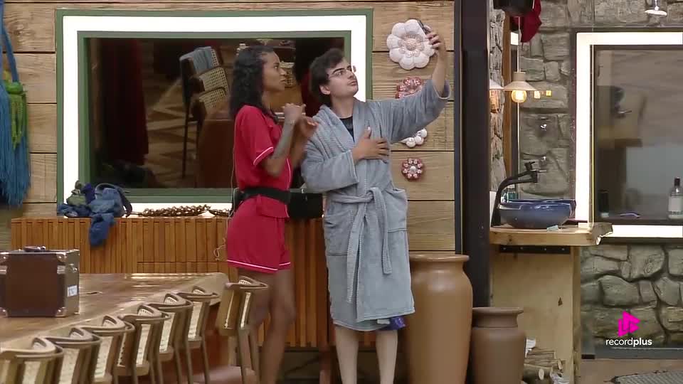 Peões começam preparativos para o jantar de gala | A Fazenda 17