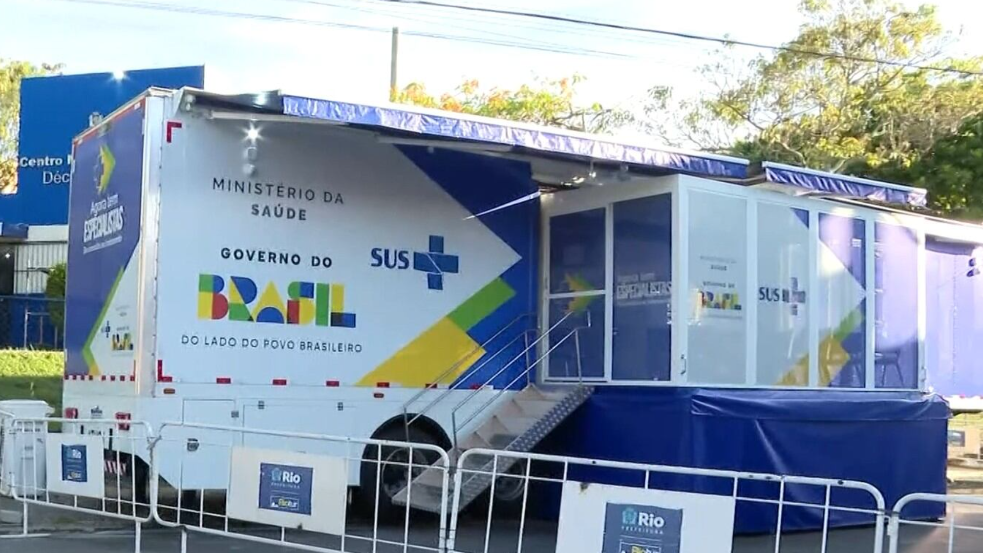 Carretas do Ministério da Saúde levam atendimento médico a moradores do RJ