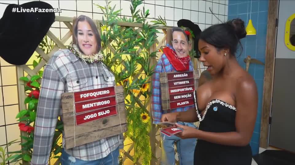 Carol distribui plaquinhas e dispara contra Duda: 'Jogo de mentiras' | Live do Eliminado