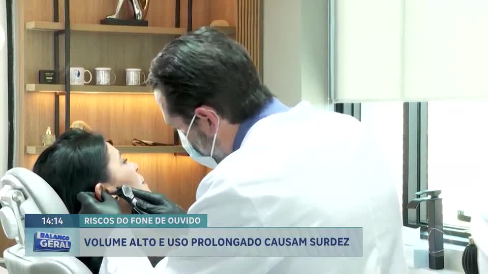 Uso excessivo de fones pode causar perda auditiva permanente, aponta especialista