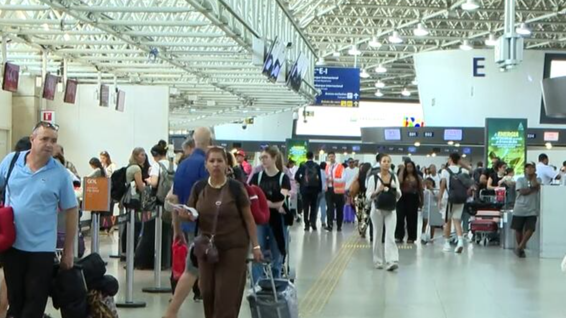 Cancelamentos e filas: ventania em SP impacta aeroportos do Rio