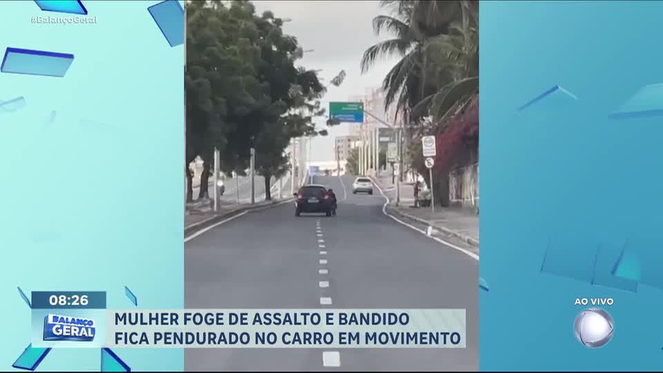 Motorista acelera para fugir de assalto, e bandido fica pendurado ao carro em Fortaleza