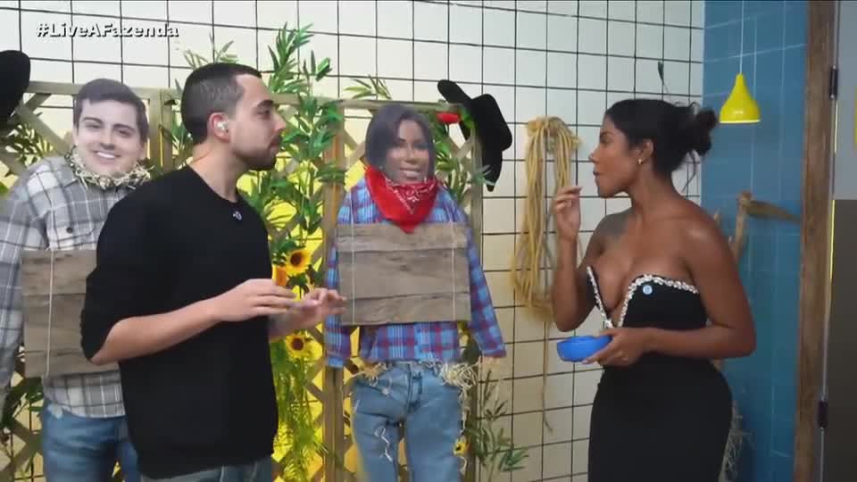 Live do Eliminado: Assista à íntegra do Selfie Service com Carol Lekker | A Fazenda 17