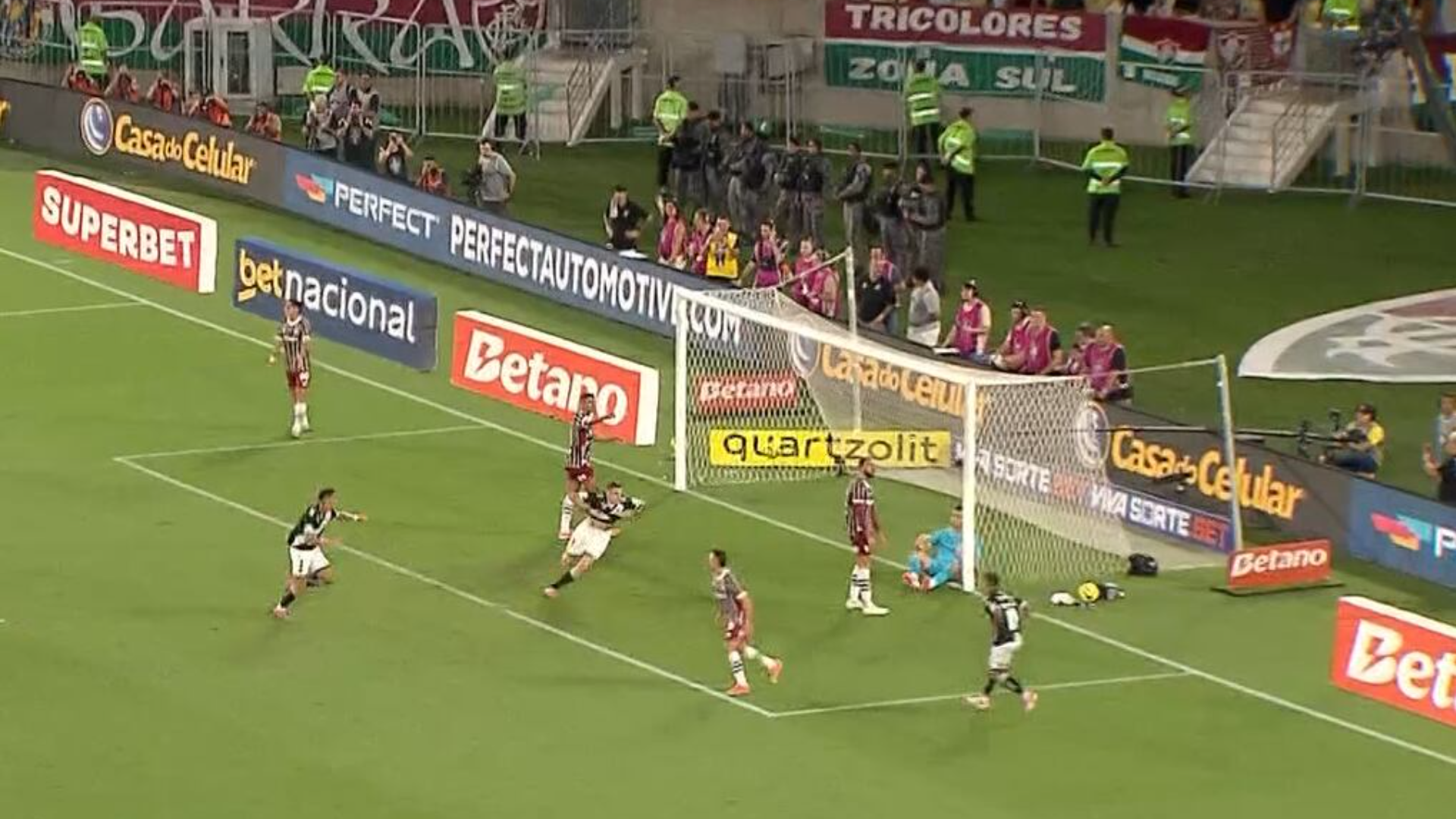 Vasco vira e vence Fluminense no primeiro jogo da semifinal da Copa do Brasil