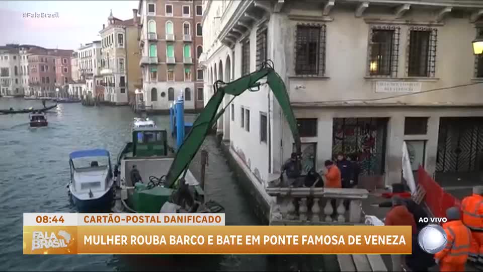 Mulher rouba barco e bate em Ponte de Rialto, na Itália