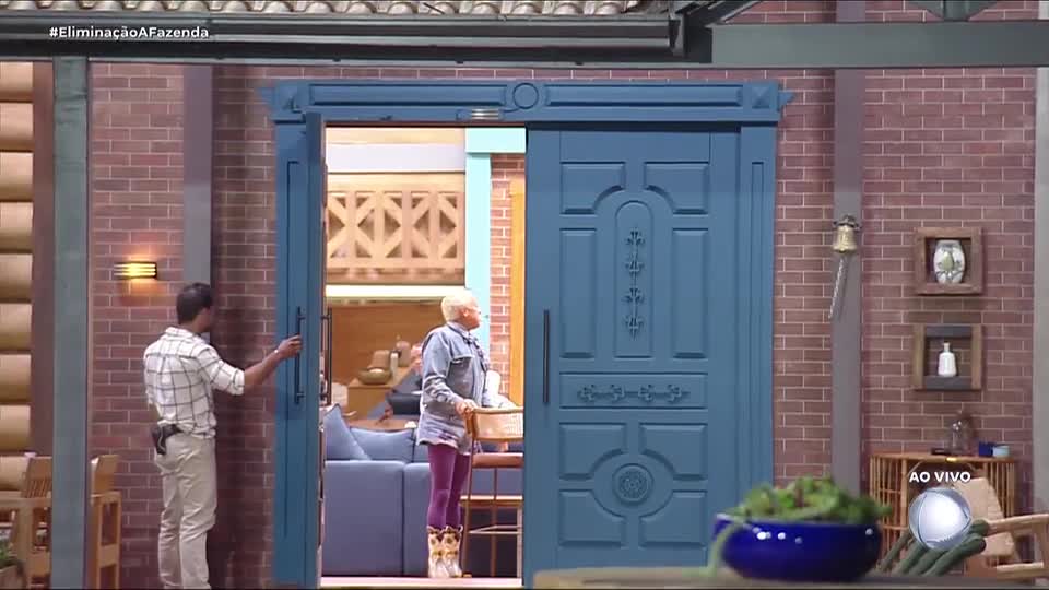 Luiz Mesquita é salvo pelo público e segue em A Fazenda 17
