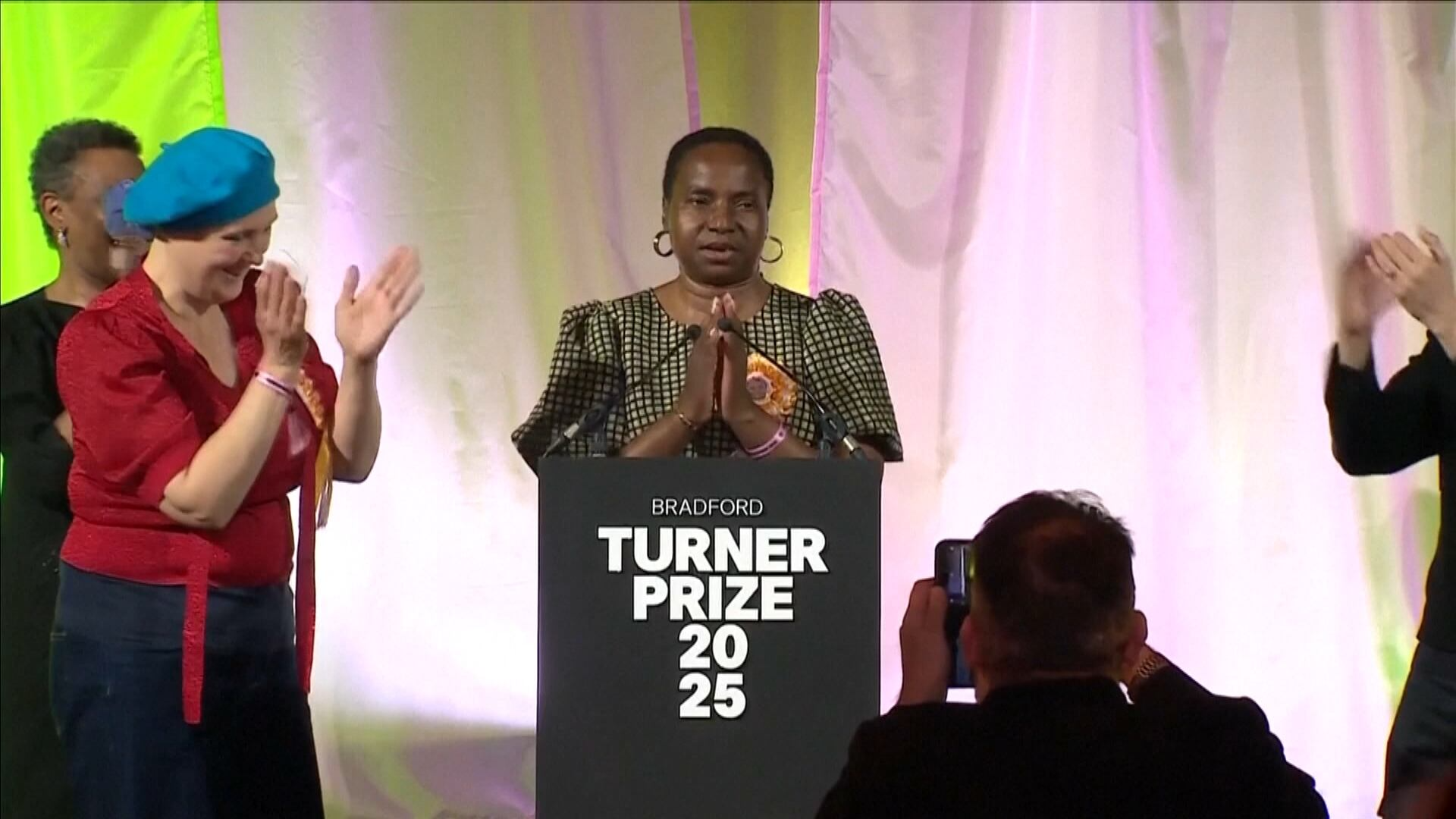 Nnena Kalu conquista feito inédito em premiação de arte