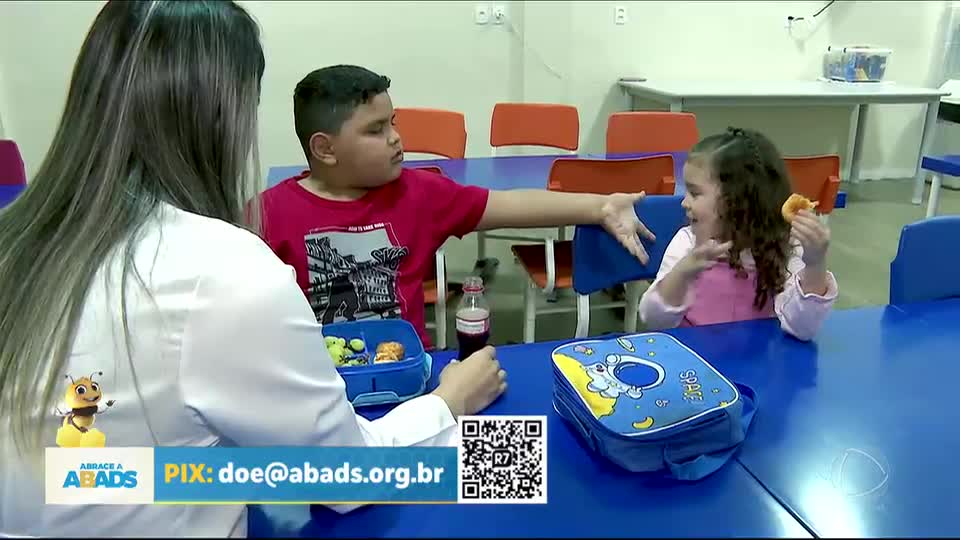 Amor entre irmãos somado a tratamento na ABADS transformam a vida de Heitor, de 6 anos