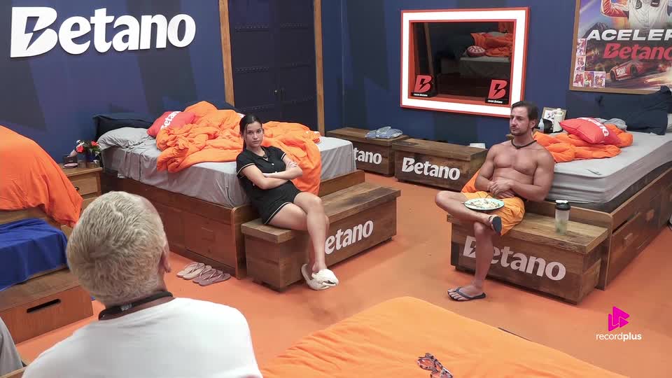 'Eu não imaginava que ela fosse para cima de mim', diz Duda sobre Carol | A Fazenda 17