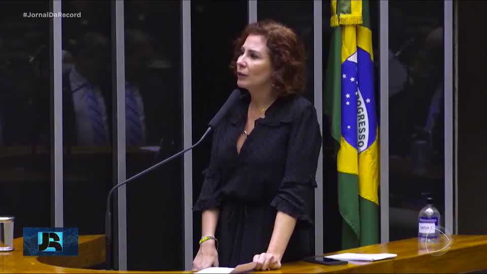 STF confirma decisão de Alexandre de Moraes para perda imediata do mandato de Carla Zambelli