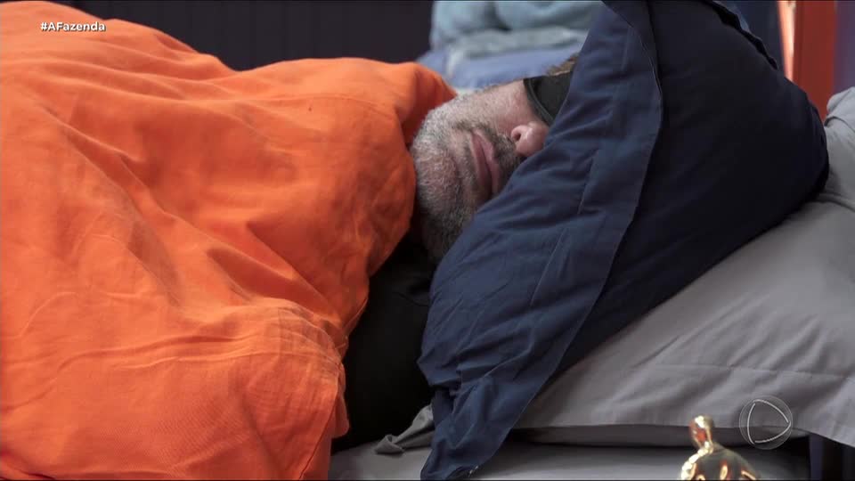 Kathy reclama de comportamento de Fabiano na reta final | A Fazenda 17