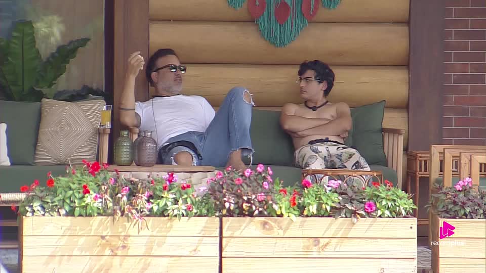 Fabiano compartilha incômodo com pedido de votos contra Dudu: 'Sacanagem' | A Fazenda 17