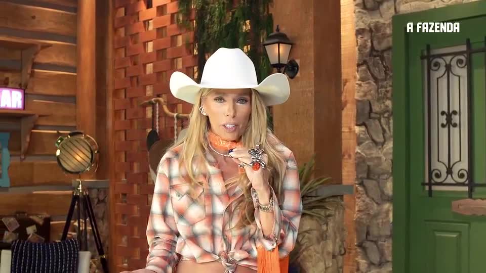 GalisTour: Adriane conta detalhes dos looks usados em A Fazenda 17