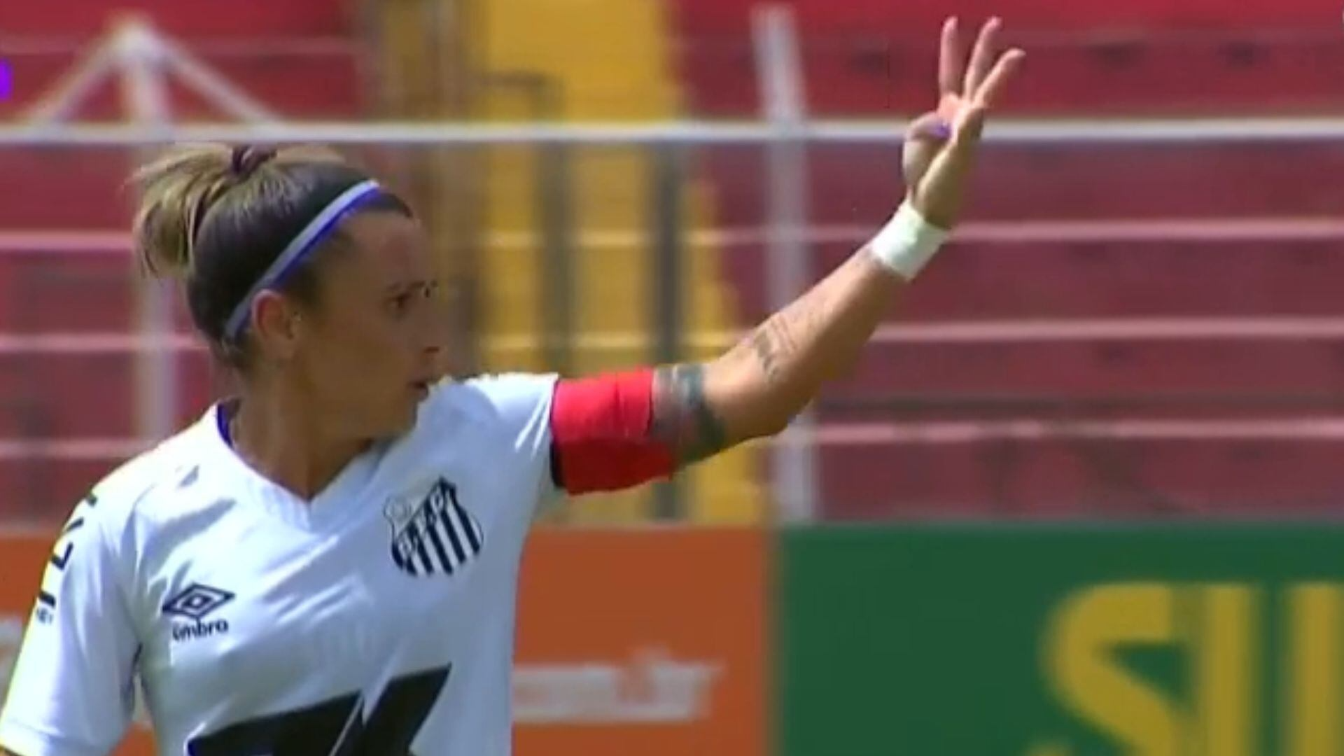 Santos renova contrato com dois destaques do clube