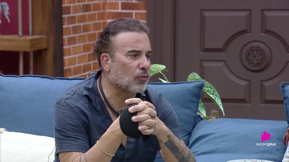 Após Duda escolher roupa para a final, Fabiano alfineta: 'Autoconfiança muito grande' | A Fazenda 17