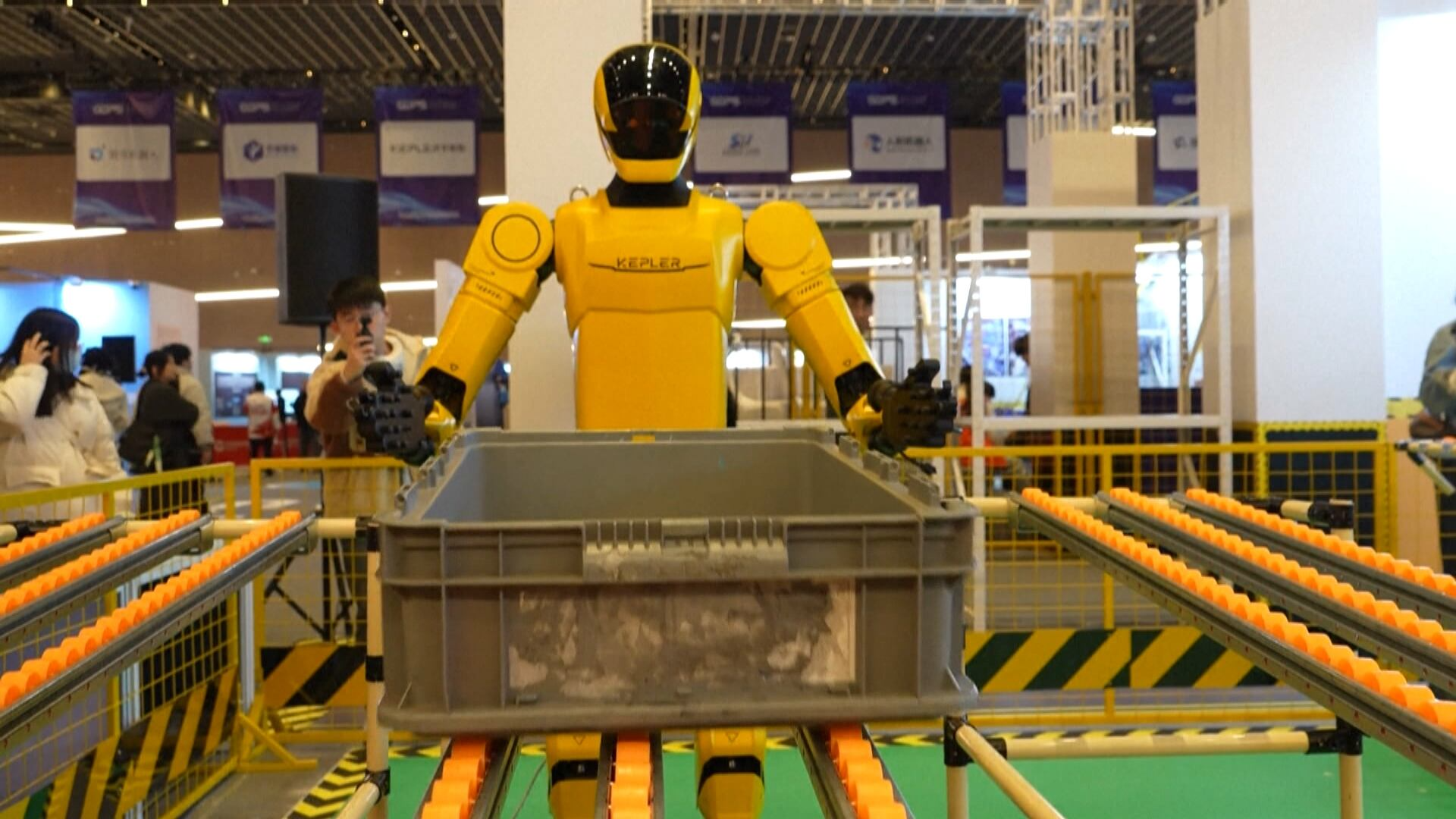 Evento tecnológico atrai público em Xangai, na China