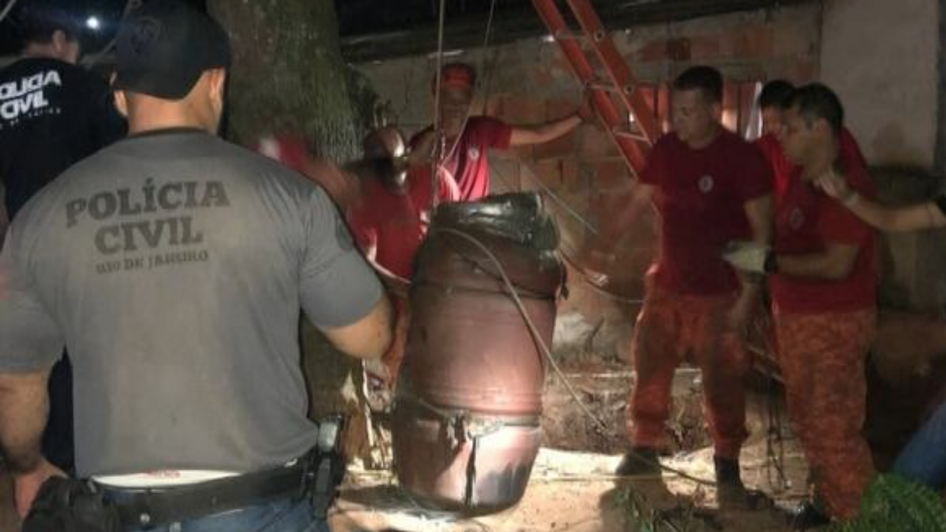 Garota de 14 anos confessa participação em assassinato da mãe em São Gonçalo (RJ)