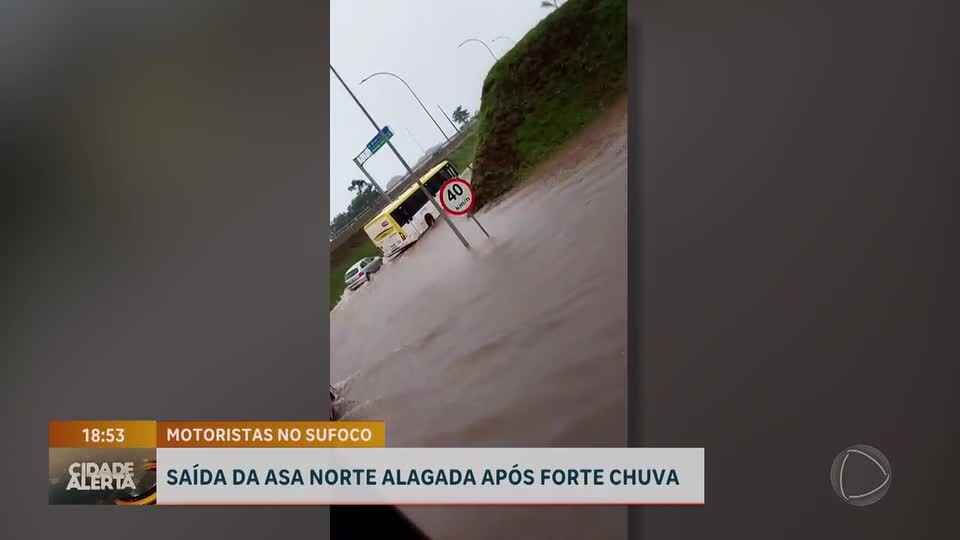 Alagamento na Saída Norte dificulta tráfego após fortes chuvas em Brasília
