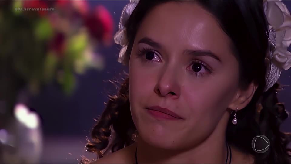 Isaura explica toda a sua história para Álvaro, que continua amando-a | A Escrava Isaura