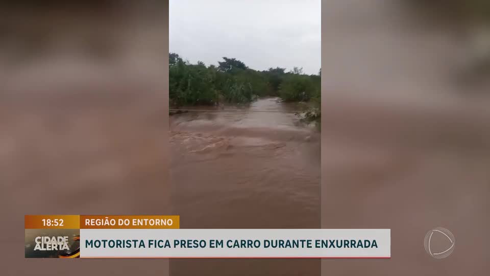 Motorista é resgatado por bombeiros ao ficar ilhado em enxurrada em Luziânia (GO)